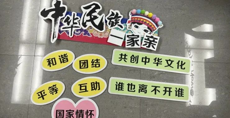 旧物改造废物利用手工制作亲子DIY学校作业立体展板标题设计