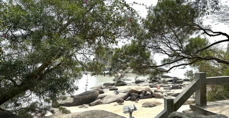 厦门鼓浪屿海滩沙滩礁石
