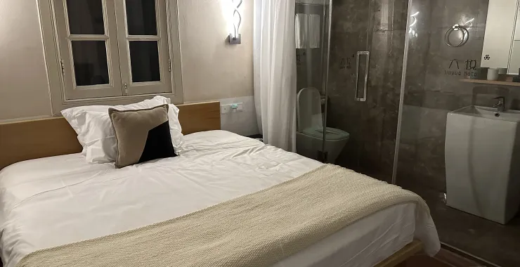 酒店宾馆房间民宿床门卫生间
