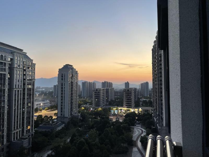 小区夜景高楼落日晚霞朝霞日出楼房
