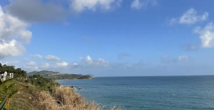 三亚海边风景蓝天白云大海