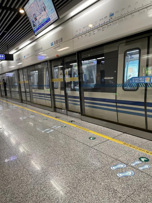 宁波地铁高铁动车车厢等候车区旅行出游