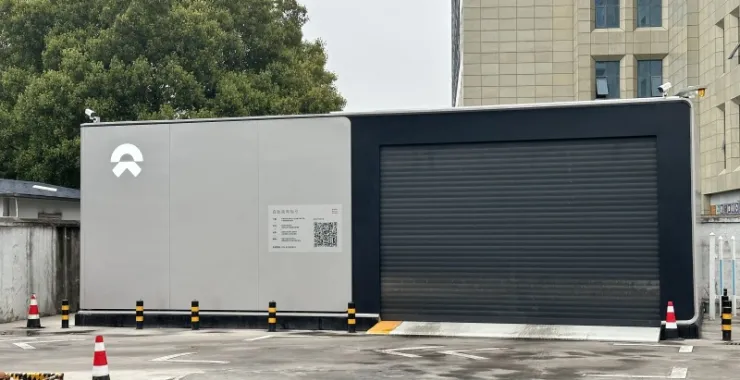 杭州蔚来第三代无人值守换电站自动换电