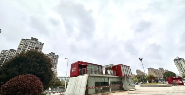 余姚万达广场1号门外红锋驿站红色书屋党建万达商圈甬爱e家红小西