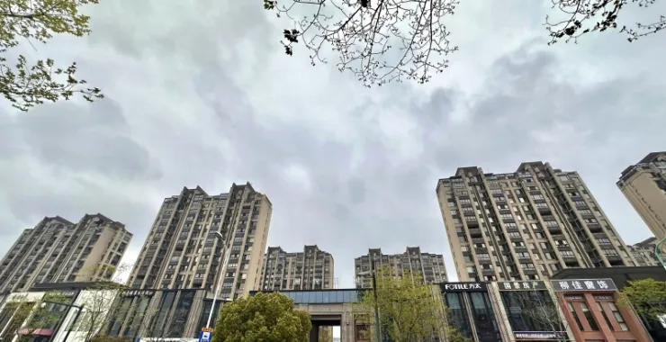万达广场2号门对面澜悦花园楼房楼盘建筑小区店面