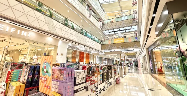 万达广场商场一楼连廊