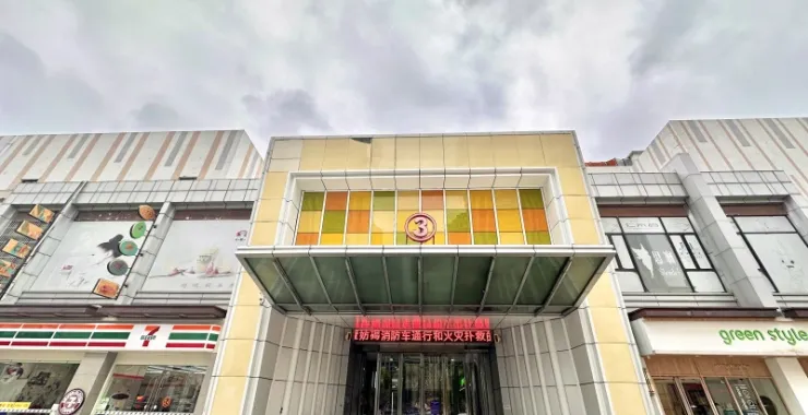 万达广场3号门商场