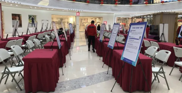 余姚万达广场英才人才招聘会活动场地搭建红桌布
