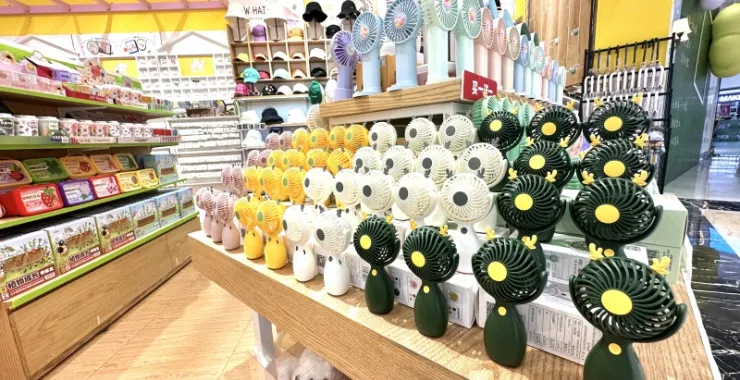 余姚众安广场文具玩具专卖手持电风扇学生