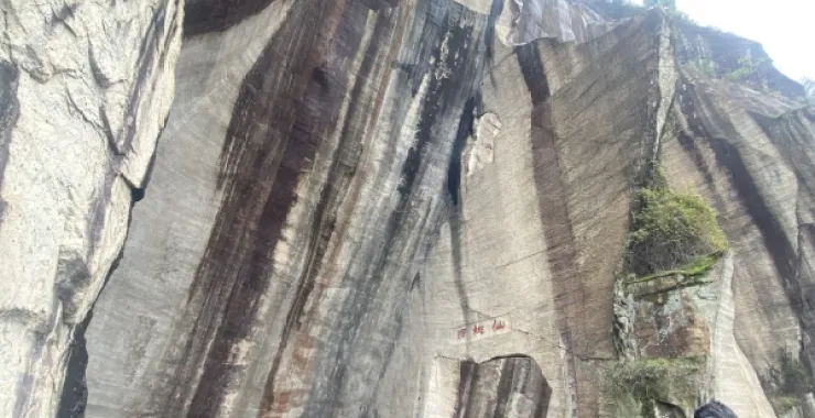 绍兴东湖景区标注景区拍照打卡点旅游郊游亲子游乌篷船凉亭亭子湖边大山仙桃洞
