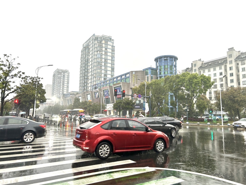 下雨雨天交通汽车马路