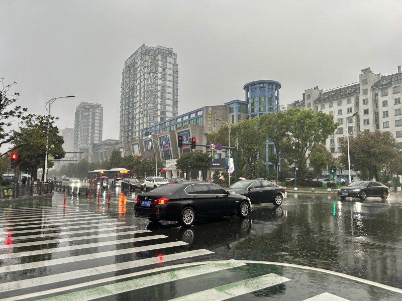 下雨雨天交通汽车马路