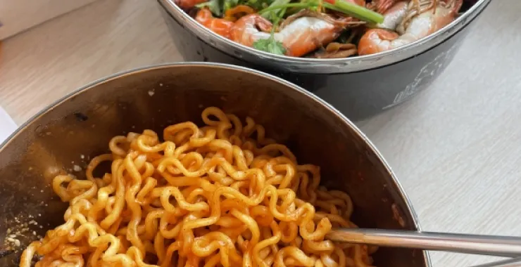 小虾 炒虾 海鲜 小炒广西北海特色  美食 火鸡面