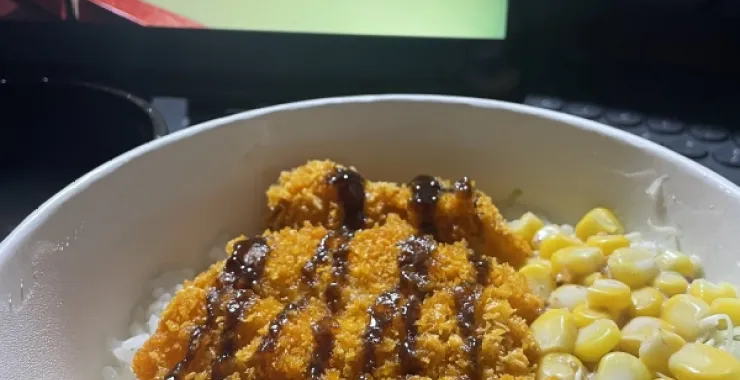 广西北海 美食 日式猪排饭 美食油炸玉米粒