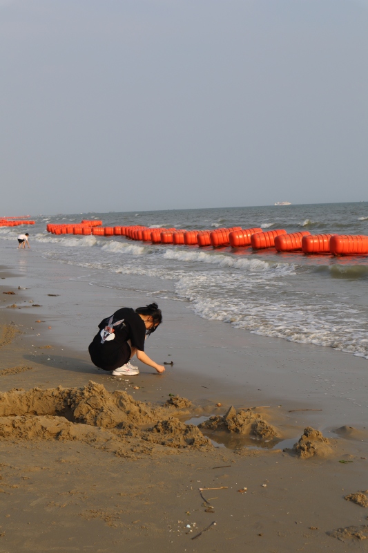 广西北海 涠洲岛 海 沙滩 日落 晚霞 赶海海边玩沙子背影