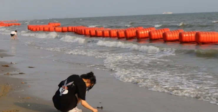 广西北海 涠洲岛 海 沙滩 日落 晚霞 赶海海边玩沙子背影
