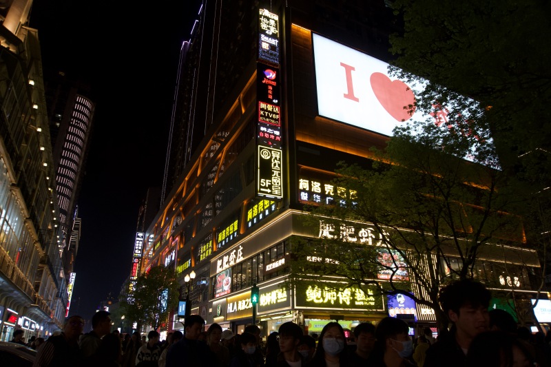 湖北武汉 江汉路步行街 美食街 我爱武汉 网红打卡街道街景夜景人群夜晚灯光