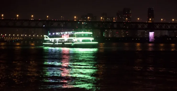 湖北武汉 夜景 灯光 武汉晚安 轮渡江边建筑高楼楼房夜晚游船桥