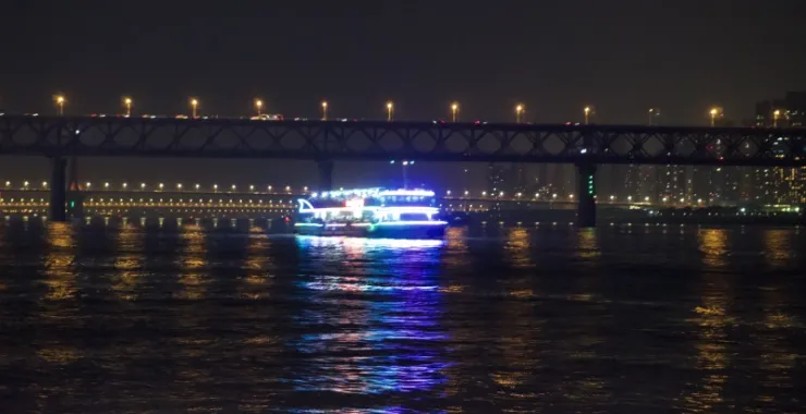 湖北武汉 夜景 灯光 武汉晚安 轮渡江边建筑高楼楼房夜晚游船桥