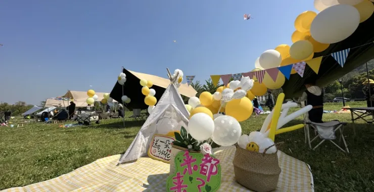  露营草地春天帐篷气球美食一次性桌布