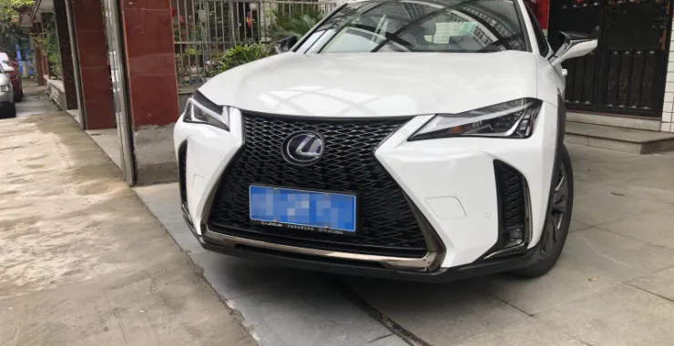 凌志油电混合车车牌已马赛克前脸