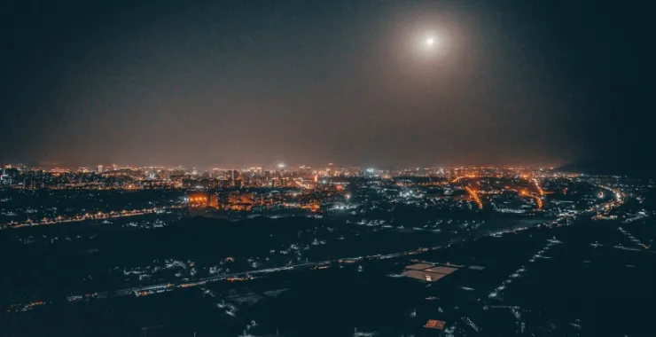 余姚城区城市夜景灯火灯光公路高楼建筑高空月亮晚上俯瞰城市航拍全貌全景金碧辉煌