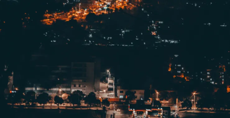余姚城区城市夜景灯火灯光公路高楼建筑高空月亮晚上俯瞰城市航拍全貌全景金碧辉煌车流