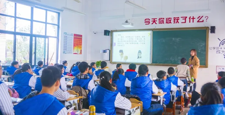 余姚姚江中学教室学生教师课堂上课中学生学习教育背影黑板公开课