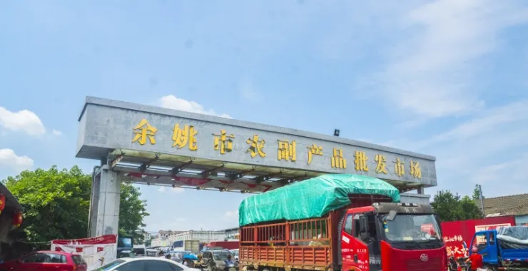 余姚庙弄菜农副产品批发市场集市卡车货车进货买菜