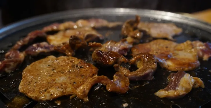 韩式料理烧烤烤肉烤盘五花肉美食烧烤夜宵宵夜烟火气