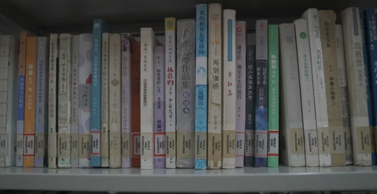老的余姚图书馆图书书架书籍阅读看书学生课外书