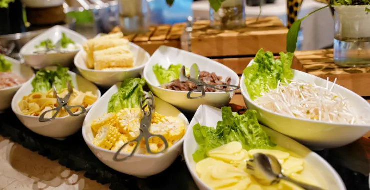 余姚宾馆自助餐火锅蔬菜类美食玉米土豆片绿豆芽豆腐皮