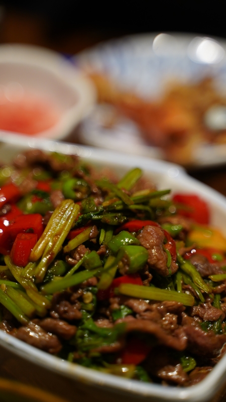 卿家姆小馆黄牛肉芹菜小炒美食