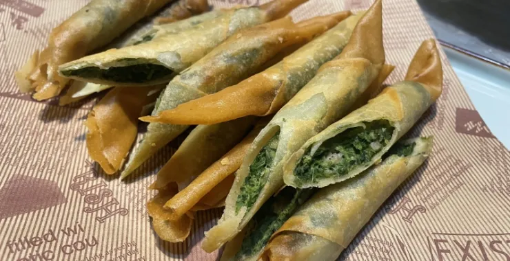 荠菜春卷美食餐厅