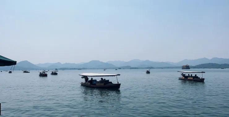 杭州西湖风景 景点随拍 小船湖景游船轮船划船