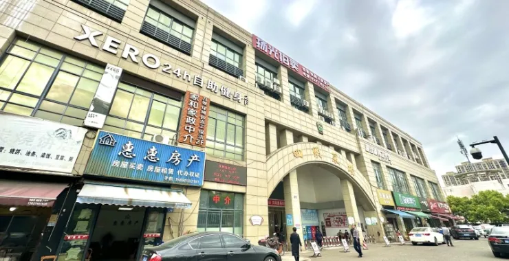 余姚市四明菜场大门口菜市场买菜