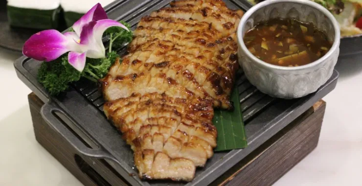 炭烧猪颈肉美食泰国菜