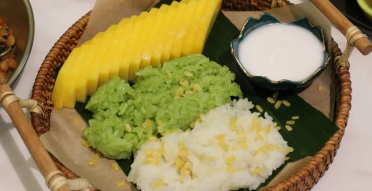 双色芒果糯米饭泰国菜美食