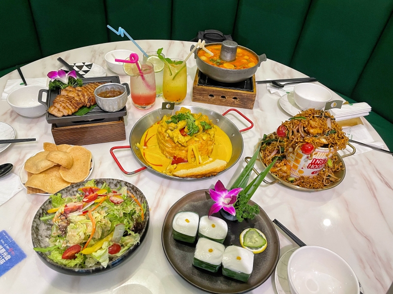 罗勒餐厅泰国菜合照美食咖喱鸡糯米粉猪颈肉饮料沙拉炒面冬阴功汤
