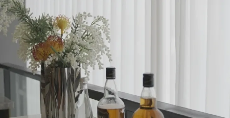 柜子装饰摆饰装修花束花瓶酒窗帘