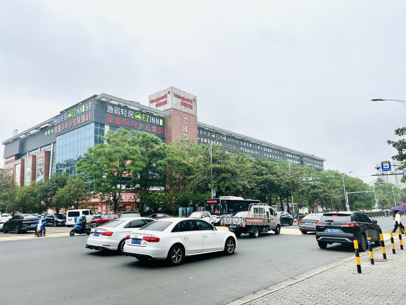 余姚兰江商贸城四明西路马路车辆交通汽车电瓶车