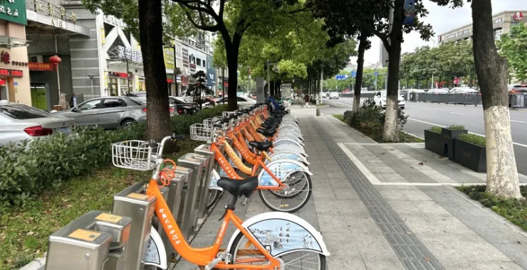 交通公共自行车停车文明共享单车