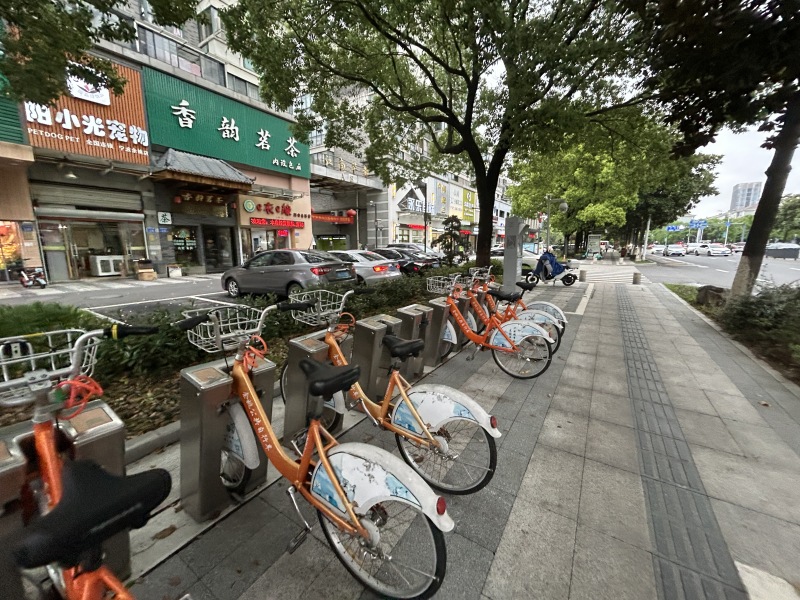交通公共自行车停车文明共享单车