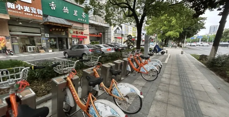 交通公共自行车停车文明共享单车