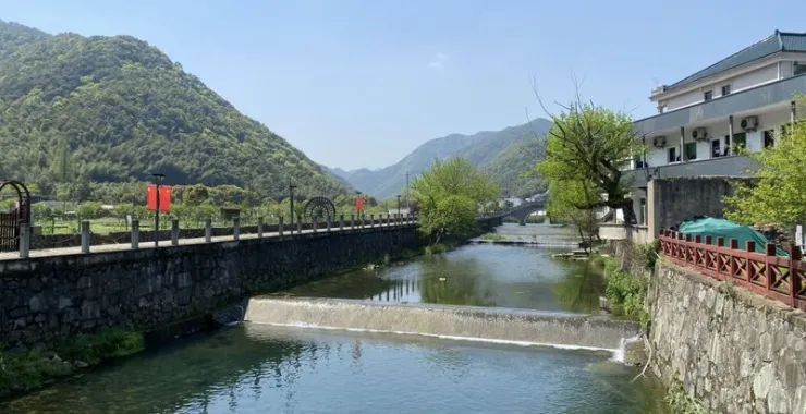 陆埠庄园山村溪水玩耍人群夏天凉爽烧烤游玩大山山间山里