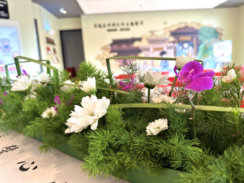 余姚KFC阳明文化餐厅KFC老爷爷鲜花插画布置肯德基龙山店阳明文化主题餐厅