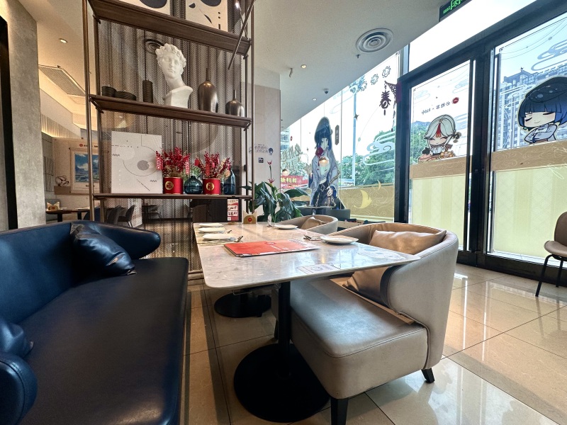 余姚万达广场一楼必胜客披萨店餐厅餐桌盘子沙发