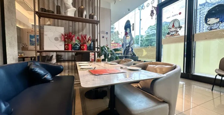 余姚万达广场一楼必胜客披萨店餐厅餐桌盘子沙发