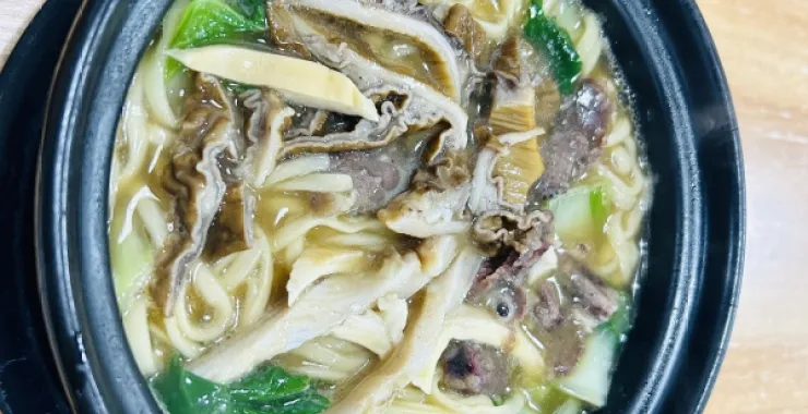夜宵美食牛肉牛杂砂锅