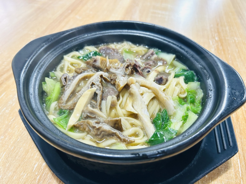  夜宵美食牛肉牛杂砂锅